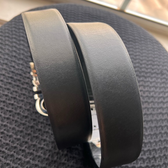 Salvatore Ferragamo Gancini Buckle Reversible Leather Belt - Picture 7 of 9